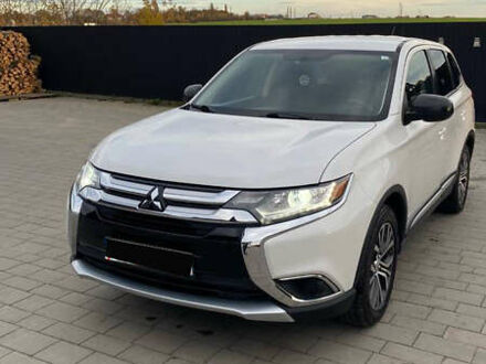 Белый Мицубиси Аутлендер, объемом двигателя 2.36 л и пробегом 151 тыс. км за 16700 $, фото 1 на Automoto.ua