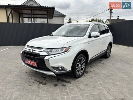 Мицубиси Аутлендер 2016 в Черкассах на Automoto.ua Белый Мицубиси Аутлендер, объемом двигателя 3 л и пробегом 175 тыс. км за 16800 $, фото 1 на Automoto.ua