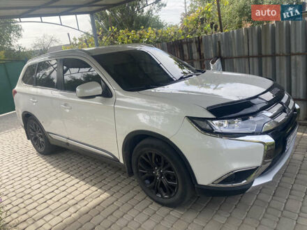 Мицубиси Аутлендер 2016 в Кропивницком (Кировограде) на Automoto.ua Белый Мицубиси Аутлендер, объемом двигателя 2.36 л и пробегом 91 тыс. км за 14500 $, фото 1 на Automoto.ua