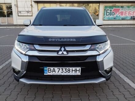 Білий Міцубісі Аутлендер, об'ємом двигуна 2.36 л та пробігом 147 тис. км за 13800 $, фото 1 на Automoto.ua