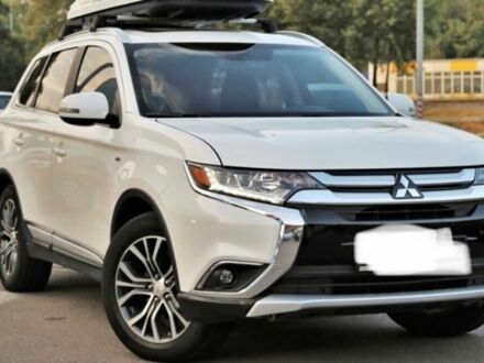 Белый Мицубиси Аутлендер, объемом двигателя 3 л и пробегом 150 тыс. км за 19300 $, фото 1 на Automoto.ua