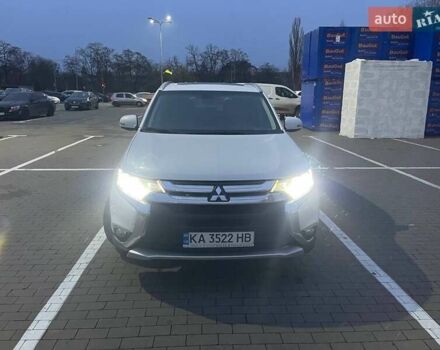 Белый Мицубиси Аутлендер, объемом двигателя 3 л и пробегом 148 тыс. км за 18500 $, фото 1 на Automoto.ua