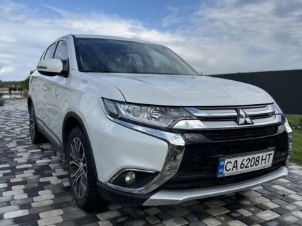 Міцубісі Аутлендер 2017 у Чернобае на Automoto.ua Білий Міцубісі Аутлендер, об'ємом двигуна 2.36 л та пробігом 181 тис. км за 13000 $, фото 1 на Automoto.ua
