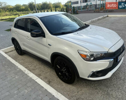 Белый Мицубиси Аутлендер, объемом двигателя 2 л и пробегом 133 тыс. км за 13000 $, фото 1 на Automoto.ua