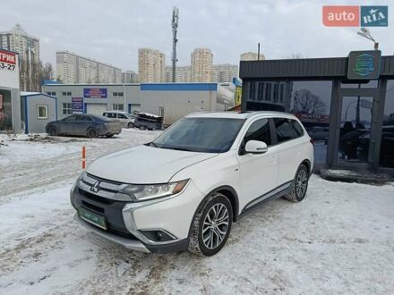 Білий Міцубісі Аутлендер, об'ємом двигуна 3 л та пробігом 157 тис. км за 18000 $, фото 1 на Automoto.ua