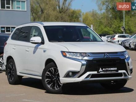 Мицубиси Аутлендер 2017 в Киеве на Automoto.ua Белый Мицубиси Аутлендер, объемом двигателя 2 л и пробегом 95 тыс. км за 20900 $, фото 1 на Automoto.ua