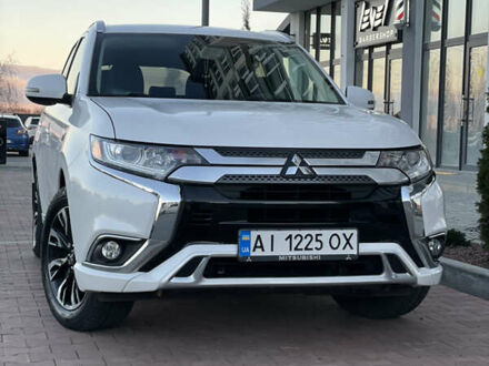 Білий Міцубісі Аутлендер, об'ємом двигуна 2 л та пробігом 103 тис. км за 20999 $, фото 1 на Automoto.ua