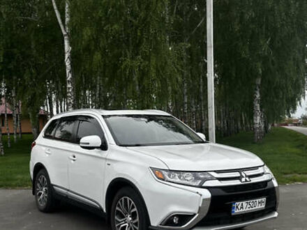 Мицубиси Аутлендер 2017 в Броварах на Automoto.ua Белый Мицубиси Аутлендер, объемом двигателя 3 л и пробегом 137 тыс. км за 19800 $, фото 1 на Automoto.ua