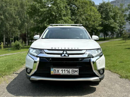 Мицубиси Аутлендер 2017 в Хмельницком на Automoto.ua Белый Мицубиси Аутлендер, объемом двигателя 2.36 л и пробегом 102 тыс. км за 19999 $, фото 1 на Automoto.ua