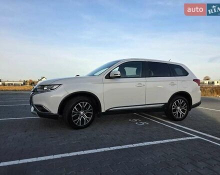 Білий Міцубісі Аутлендер, об'ємом двигуна 2.36 л та пробігом 230 тис. км за 15900 $, фото 1 на Automoto.ua