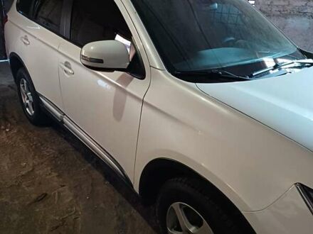 Білий Міцубісі Аутлендер, об'ємом двигуна 2 л та пробігом 115 тис. км за 15000 $, фото 1 на Automoto.ua