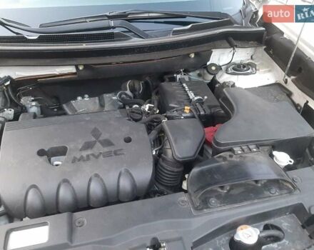 Білий Міцубісі Аутлендер, об'ємом двигуна 2.36 л та пробігом 90 тис. км за 15500 $, фото 1 на Automoto.ua