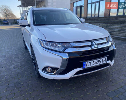 Белый Мицубиси Аутлендер, объемом двигателя 2 л и пробегом 109 тыс. км за 16999 $, фото 1 на Automoto.ua