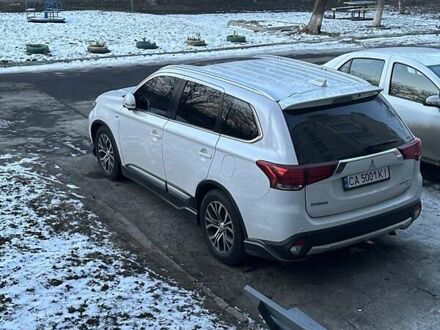 Мицубиси Аутлендер 2017 в Умани на Automoto.ua Белый Мицубиси Аутлендер, объемом двигателя 3 л и пробегом 141 тыс. км за 19999 $, фото 1 на Automoto.ua