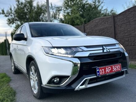 Мицубиси Аутлендер 2017 в Ровно на Automoto.ua Белый Мицубиси Аутлендер, объемом двигателя 2.4 л и пробегом 171 тыс. км за 13900 $, фото 1 на Automoto.ua