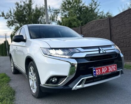 Белый Мицубиси Аутлендер, объемом двигателя 2.4 л и пробегом 171 тыс. км за 13900 $, фото 1 на Automoto.ua