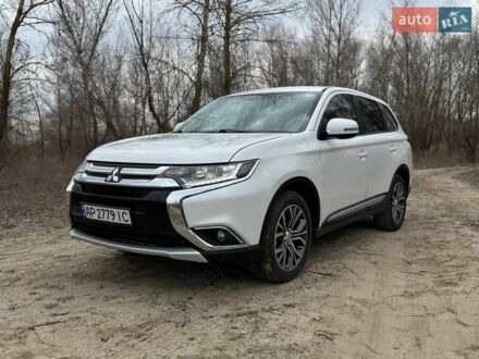 Мицубиси Аутлендер 2017 в Запорожье на Automoto.ua Белый Мицубиси Аутлендер, объемом двигателя 2.36 л и пробегом 112 тыс. км за 16499 $, фото 1 на Automoto.ua