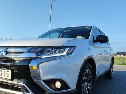 Міцубісі Аутлендер 2017 у Рівному на Automoto.ua Білий Міцубісі Аутлендер, об'ємом двигуна 2.4 л та пробігом 175 тис. км за 16999 $, фото 1 на Automoto.ua