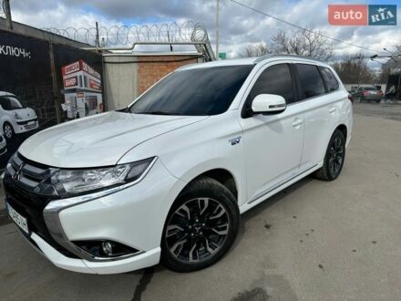 Белый Мицубиси Аутлендер, объемом двигателя 2 л и пробегом 116 тыс. км за 18900 $, фото 1 на Automoto.ua