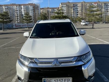 Белый Мицубиси Аутлендер, объемом двигателя 2.4 л и пробегом 96 тыс. км за 17600 $, фото 1 на Automoto.ua