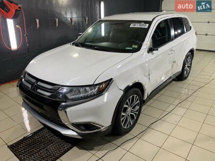 Белый Мицубиси Аутлендер, объемом двигателя 2.4 л и пробегом 149 тыс. км за 12200 $, фото 1 на Automoto.ua