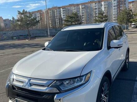 Мицубиси Аутлендер 2017 в Николаеве на Automoto.ua Белый Мицубиси Аутлендер, объемом двигателя 2.36 л и пробегом 88 тыс. км за 17700 $, фото 1 на Automoto.ua