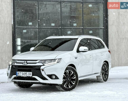 Белый Мицубиси Аутлендер, объемом двигателя 2 л и пробегом 109 тыс. км за 19300 $, фото 1 на Automoto.ua