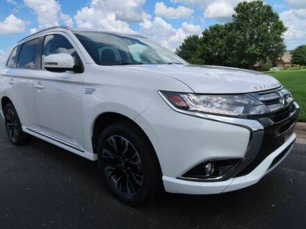 Білий Міцубісі Аутлендер, об'ємом двигуна 2 л та пробігом 50 тис. км за 11699 $, фото 1 на Automoto.ua