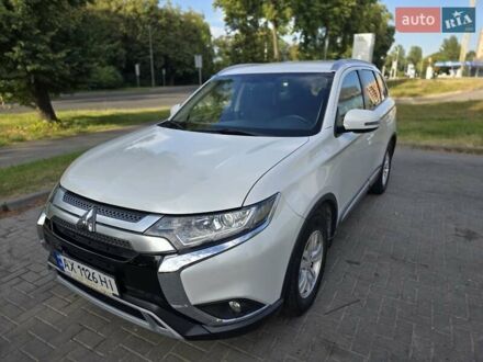 Мицубиси Аутлендер 2018 в Львове на Automoto.ua Белый Мицубиси Аутлендер, объемом двигателя 2 л и пробегом 75 тыс. км за 18600 $, фото 1 на Automoto.ua
