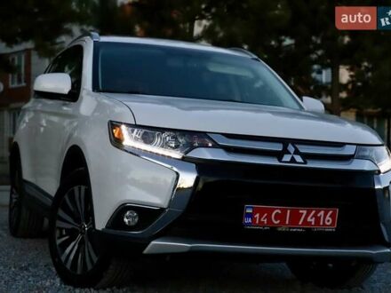 Мицубиси Аутлендер 2018 в Дрогобыче на Automoto.ua Белый Мицубиси Аутлендер, объемом двигателя 2.4 л и пробегом 59 тыс. км за 17999 $, фото 1 на Automoto.ua