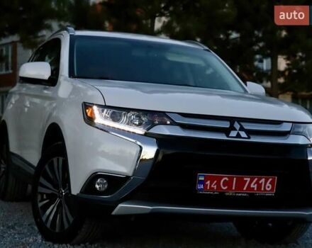 Міцубісі Аутлендер 2018 у Дрогобичі на Automoto.ua Білий Міцубісі Аутлендер, об'ємом двигуна 2.4 л та пробігом 59 тис. км за 17999 $, фото 1 на Automoto.ua