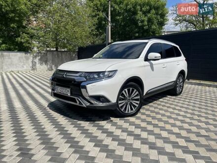 Мицубиси Аутлендер 2018 в Николаеве на Automoto.ua Белый Мицубиси Аутлендер, объемом двигателя 2.36 л и пробегом 110 тыс. км за 23300 $, фото 1 на Automoto.ua