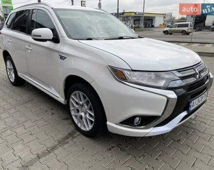 Белый Мицубиси Аутлендер, объемом двигателя 2 л и пробегом 118 тыс. км за 17800 $, фото 1 на Automoto.ua