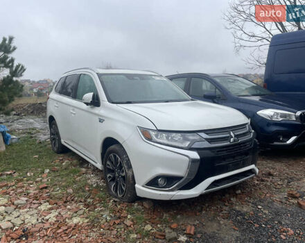 Білий Міцубісі Аутлендер, об'ємом двигуна 2 л та пробігом 142 тис. км за 17400 $, фото 1 на Automoto.ua