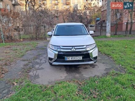 Білий Міцубісі Аутлендер, об'ємом двигуна 2 л та пробігом 49 тис. км за 16500 $, фото 1 на Automoto.ua