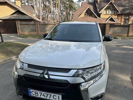 Мицубиси Аутлендер 2018 в Чернигове на Automoto.ua Белый Мицубиси Аутлендер, объемом двигателя 2.36 л и пробегом 114 тыс. км за 17200 $, фото 1 на Automoto.ua