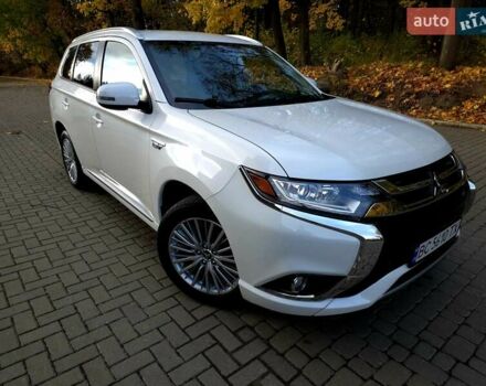 Міцубісі Аутлендер 2018 у Львові на Automoto.ua Білий Міцубісі Аутлендер, об'ємом двигуна 2 л та пробігом 177 тис. км за 19950 $, фото 1 на Automoto.ua