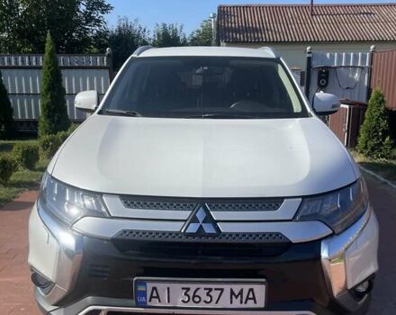 Білий Міцубісі Аутлендер, об'ємом двигуна 2.36 л та пробігом 250 тис. км за 17800 $, фото 1 на Automoto.ua