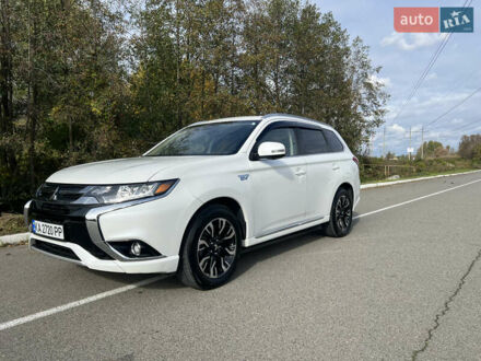 Мицубиси Аутлендер 2018 в Киеве на Automoto.ua Белый Мицубиси Аутлендер, объемом двигателя 2 л и пробегом 90 тыс. км за 25000 $, фото 1 на Automoto.ua