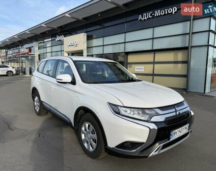 Белый Мицубиси Аутлендер, объемом двигателя 2 л и пробегом 19 тыс. км за 17700 $, фото 1 на Automoto.ua