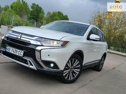 Мицубиси Аутлендер 2019 в Днепре (Днепропетровске) на Automoto.ua Белый Мицубиси Аутлендер, объемом двигателя 2.4 л и пробегом 30 тыс. км за 17900 $, фото 1 на Automoto.ua