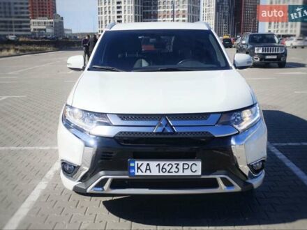 Мицубиси Аутлендер 2019 в Киеве на Automoto.ua Белый Мицубиси Аутлендер, объемом двигателя 2 л и пробегом 66 тыс. км за 21000 $, фото 1 на Automoto.ua