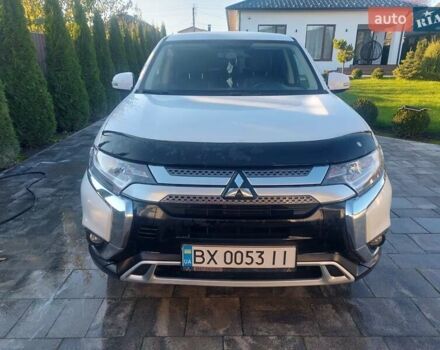 Білий Міцубісі Аутлендер, об'ємом двигуна 2 л та пробігом 108 тис. км за 19000 $, фото 1 на Automoto.ua