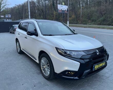 Белый Мицубиси Аутлендер, объемом двигателя 2.4 л и пробегом 53 тыс. км за 32900 $, фото 1 на Automoto.ua