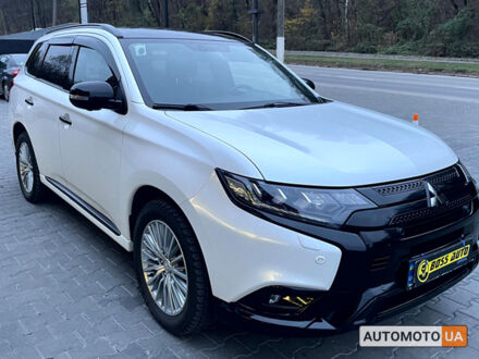 Міцубісі Аутлендер 2019 у Чернівцях на Automoto.ua Білий Міцубісі Аутлендер, об'ємом двигуна 2.4 л та пробігом 53 тис. км за 36500 $, фото 1 на Automoto.ua