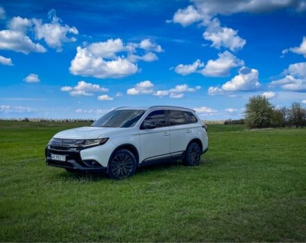 Білий Міцубісі Аутлендер, об'ємом двигуна 2.4 л та пробігом 150 тис. км за 16000 $, фото 1 на Automoto.ua