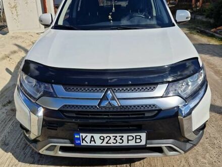 Мицубиси Аутлендер 2019 в Киеве на Automoto.ua Белый Мицубиси Аутлендер, объемом двигателя 2 л и пробегом 42 тыс. км за 20800 $, фото 1 на Automoto.ua