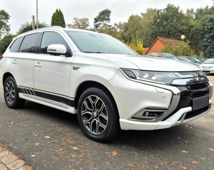 Белый Мицубиси Аутлендер, объемом двигателя 2.4 л и пробегом 42 тыс. км за 6000 $, фото 1 на Automoto.ua