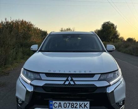 Білий Міцубісі Аутлендер, об'ємом двигуна 3 л та пробігом 177 тис. км за 19800 $, фото 1 на Automoto.ua