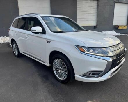 Белый Мицубиси Аутлендер, объемом двигателя 2 л и пробегом 44 тыс. км за 6000 $, фото 1 на Automoto.ua